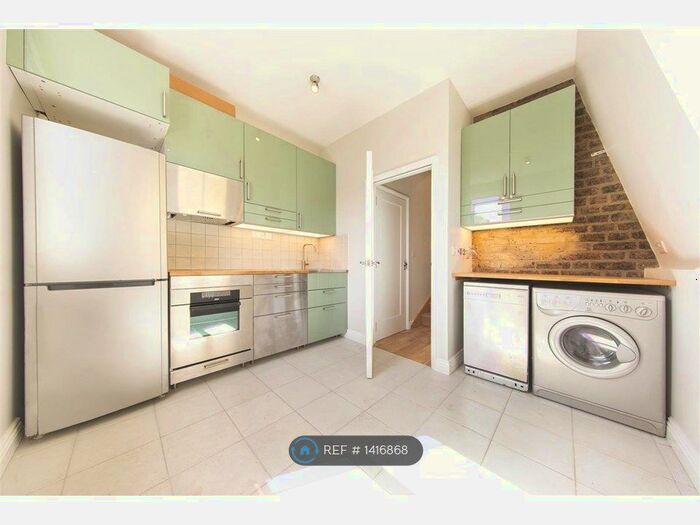 4 Bedroom Flat To Rent In Macfarlane Road, London, W12