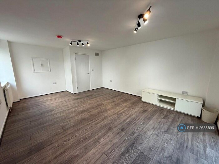 3 Bedroom Semi Detached House To Rent In Parkers Road, Sheffield, S10