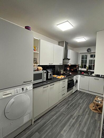 3 Bedroom Semi-Detached House To Rent In The Frithe, Slough, SL2