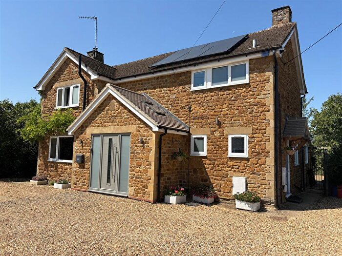 3 Bedroom Detached House To Rent In Paddock Farm Lane, Bodicote, Banbury, OX15