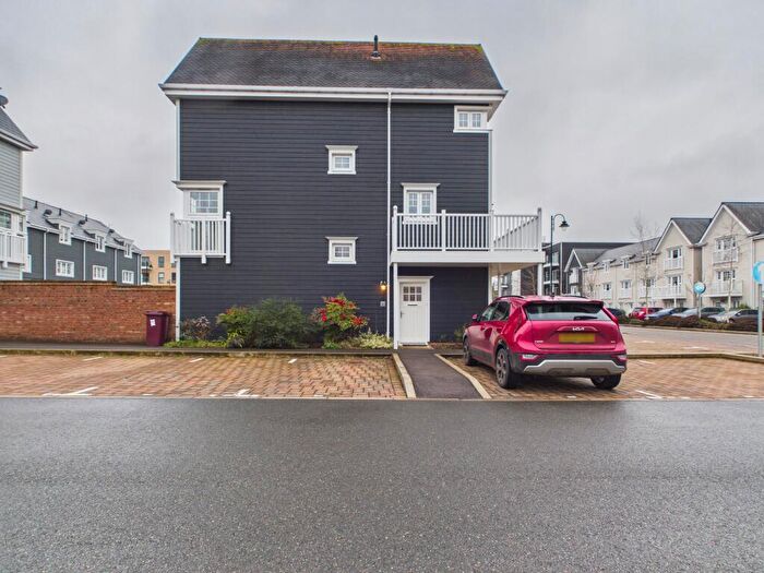 4 Bedroom Semi Detached House To Rent In Sunapee Road, Reading, RG2