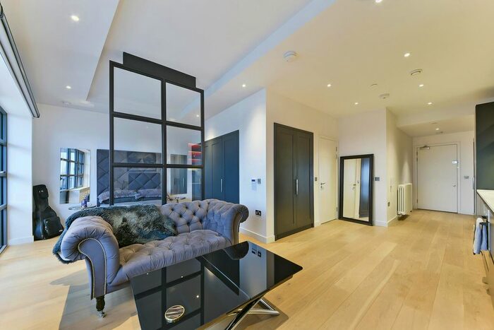 Studio To Rent In Kent Building, London City Island, E14