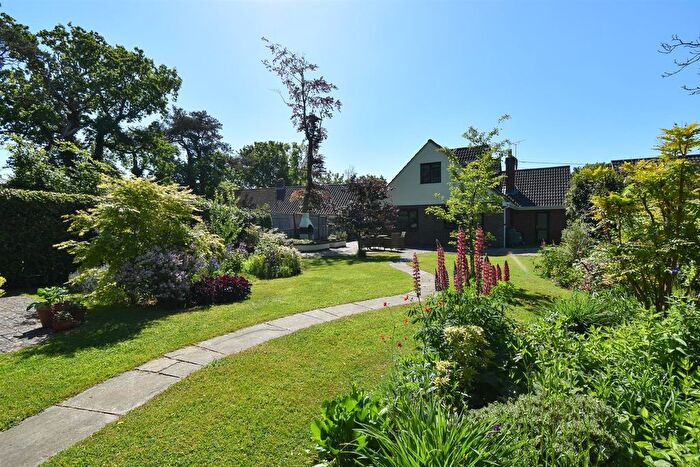 4 Bedroom Detached Bungalow For Sale In Butchers Lane, Three Oaks, Hastings, TN35