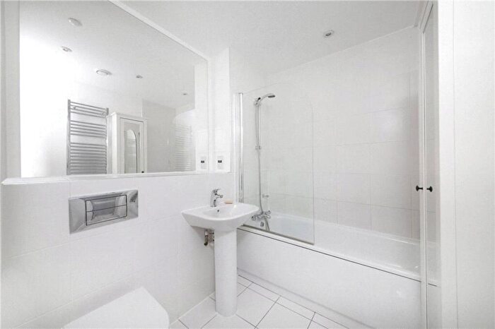 2 Bedroom Flat To Rent In Christian Street, Shadwell, London, E1