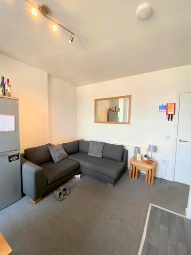 2 Bedroom Flat To Rent In Pitfour Street, West End, Dundee, DD2