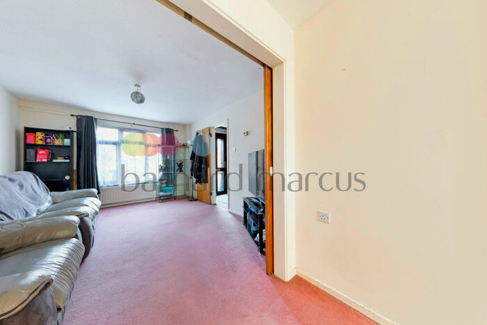 3 Bedroom House To Rent In Lynscott Way, South Croydon, CR2