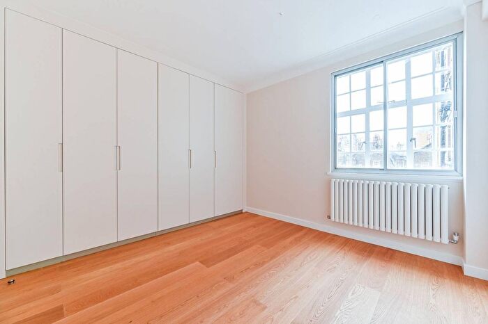2 Bedroom Flat To Rent In Wigmore Court, Marylebone, London, W1U