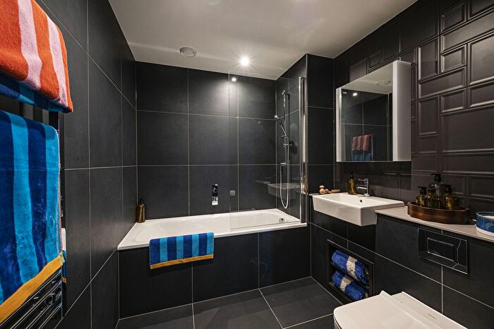 1 Bedroom Flat To Rent In Westfield Avenue, Stratford, London, E20