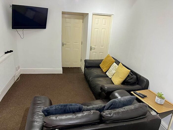 5 Bedroom Property To Rent In Rhyddings Park Road, Brynmill, Swansea, SA2