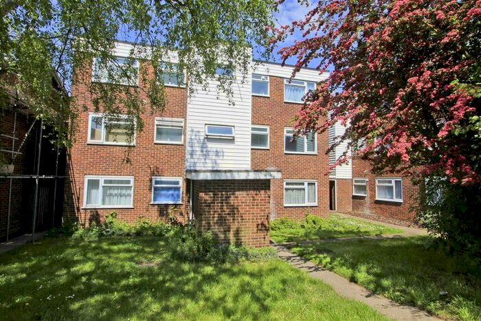 1 Bedroom Flat To Rent In Aintree Close, Uxbridge, UB8