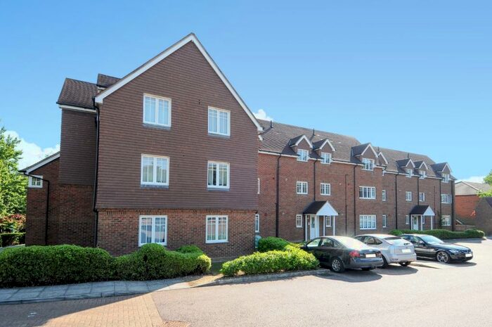 2 Bedroom Apartment To Rent In Earleswood Court, London Road, Hemel Hempstead, Hertfordshire, HP3