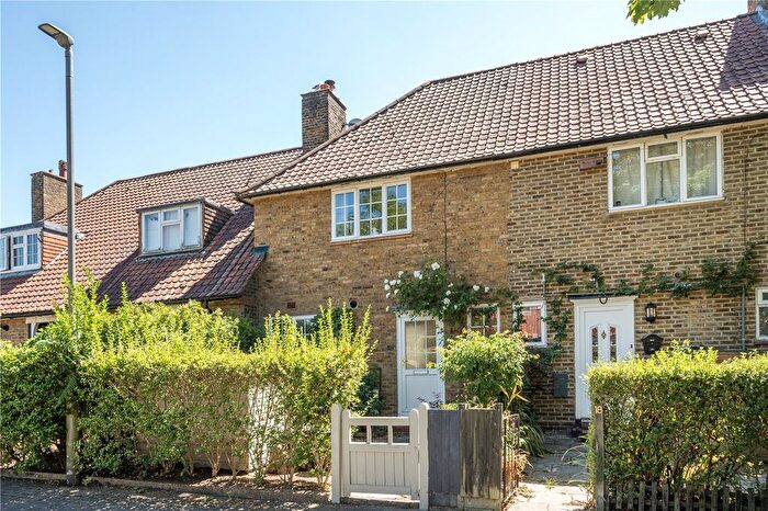 3 Bedroom Terraced House For Sale In Hobbes Walk, London, SW15