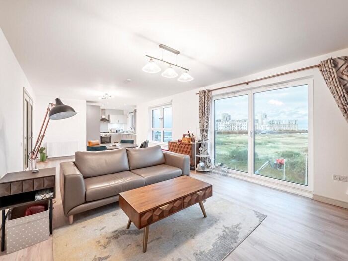 3 Bedroom Flat For Sale In / Sandpiper Drive, Newhaven, Edinburgh, EH6