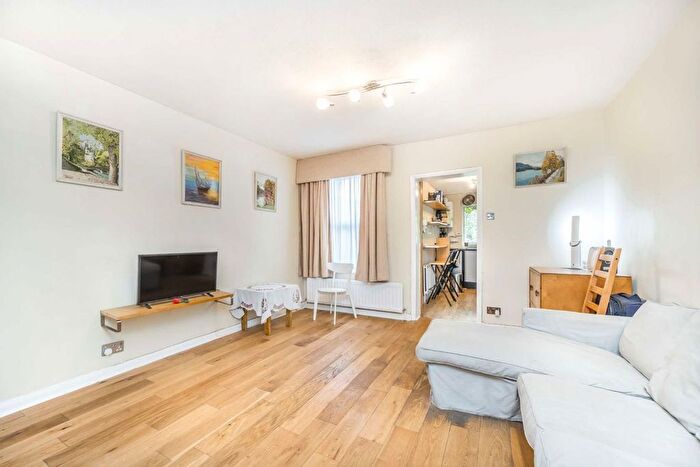 2 Bedroom Property To Rent In Chertsey Road, St Margarets, Twickenham, TW1