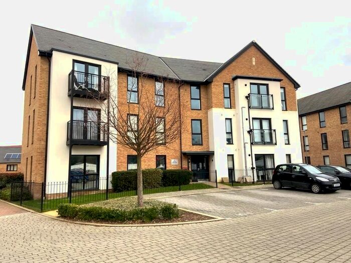 2 Bedroom Flat To Rent In Wills Crescent, Leybourne, West Malling, ME19