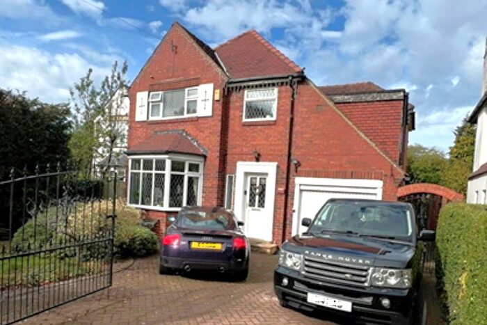 5 Bedroom Detached House For Sale In Wetherby Road, Leeds, LS17