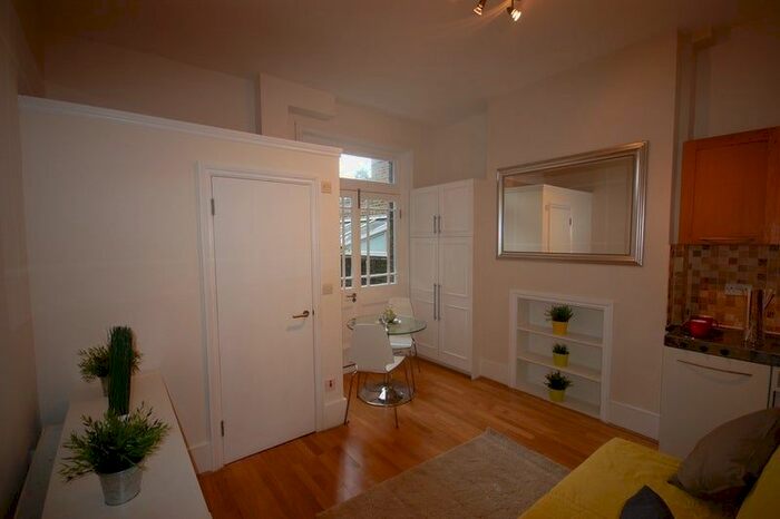 Studio To Rent In Alexandra Grove, Finsbury Park, N4