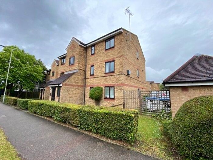 2 Bedroom Flat To Rent In Wight House, Tolpits Lane, Watford, Hertfordshire, WD18