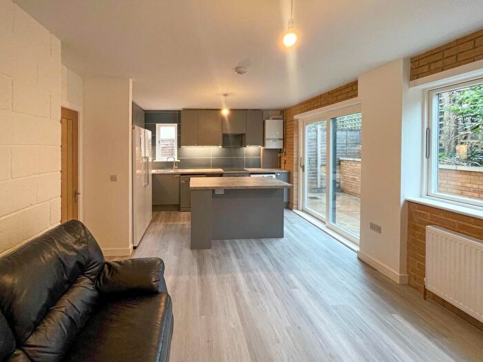 6 Bedroom House To Rent In Edgeware Road, Bristol, BS16