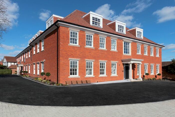 3 Bedroom Flat To Rent In Imperial Heights, Chigwell, IG7