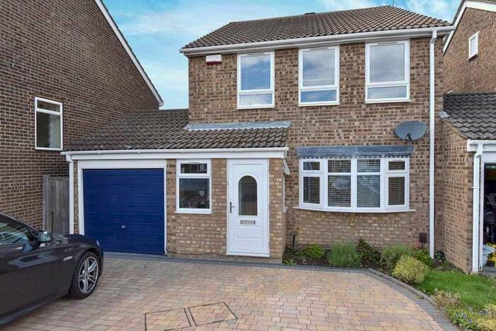 3 Bedroom Link Detached House To Rent In Moor End, Maidenhead, SL6