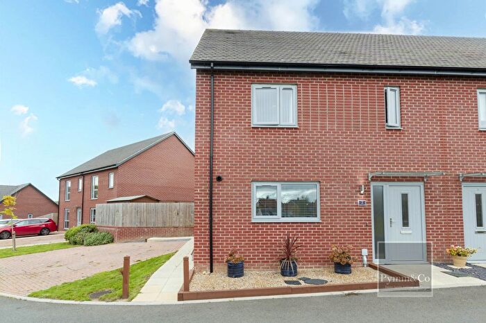 3 Bedroom Semi Detached House For Sale In Holmes Court, Poringland, NR14