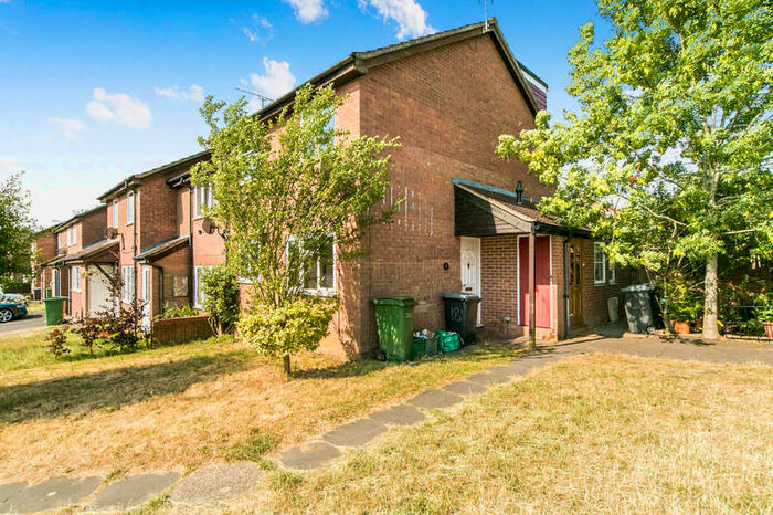 1 Bedroom Cluster House To Rent In Fairlop Close, RG31