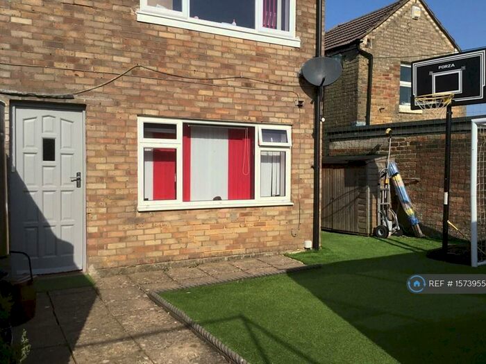 2 Bedroom Flat To Rent In Wallisdown, Bournemouth, BH10