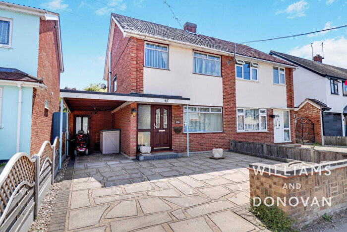 3 Bedroom Semi-Detached House For Sale In Eversley Road, South Benfleet, SS7