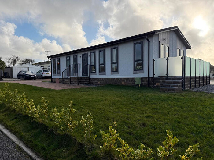 2 Bedroom Park Home For Sale In St. Austell, Cornwall, PL26