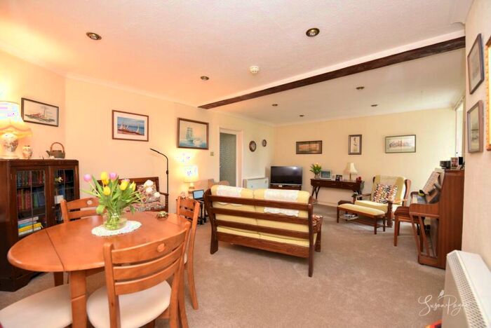 1 Bedroom Apartment For Sale In Spencer Road, Ryde, PO33