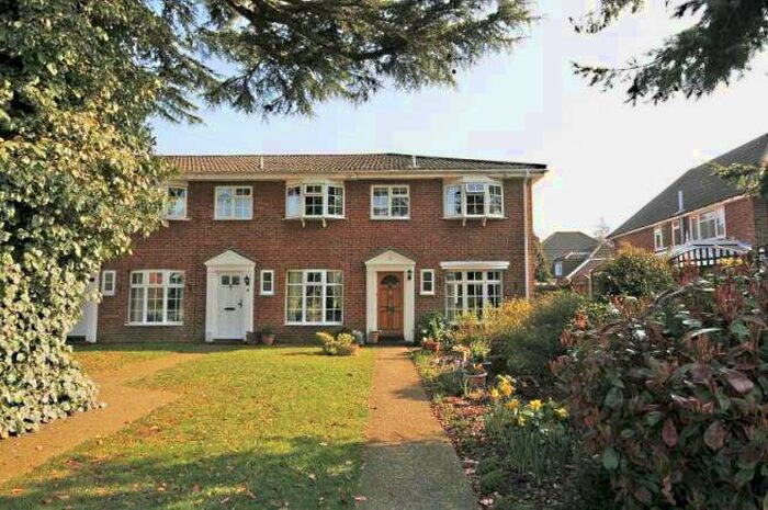 3 Bedroom End Of Terrace House To Rent In West Byfleet, KT14