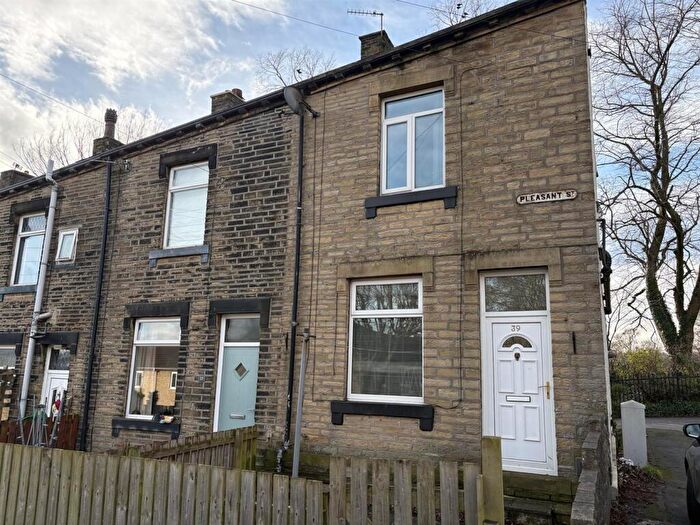 3 Bedroom End Of Terrace House To Rent In Pleasant Street, Sowerby Bridge, HX6