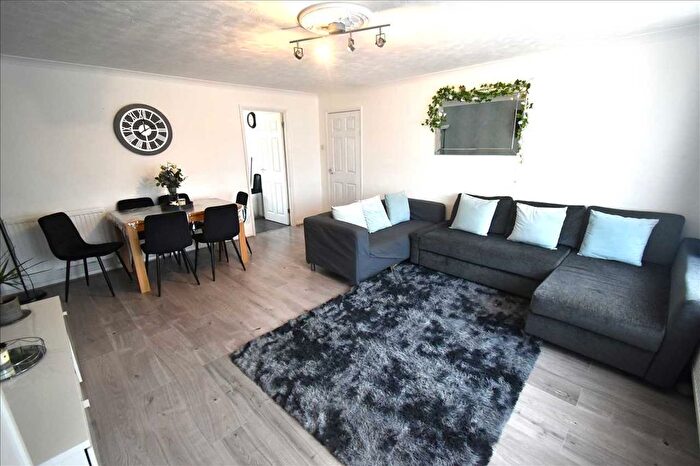 2 Bedroom Flat For Sale In Gilbert Close, Greenhithe, DA10