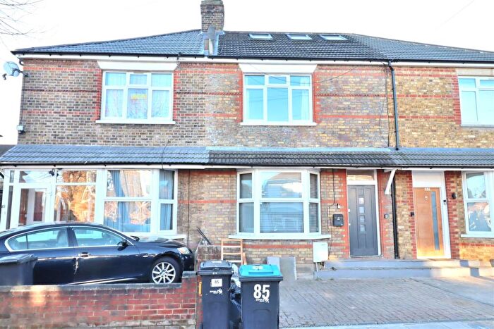 5 Bedroom House For Sale In Nursery Road, London, N14