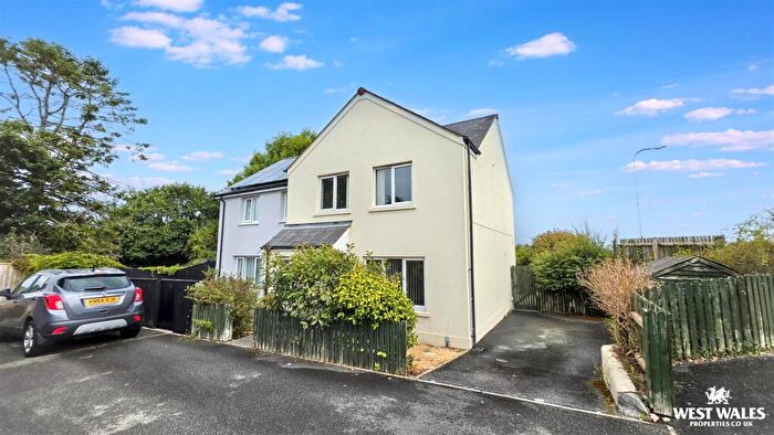 3 Bedroom Semi Detached House For Sale In Havard Close, Hook, SA62