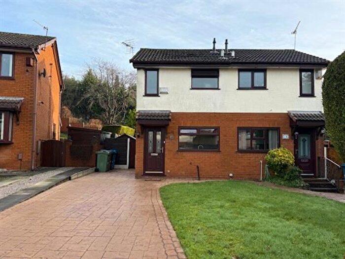2 Bedroom Semi-Detached House For Sale In Sprucewood, Oldham, OL9