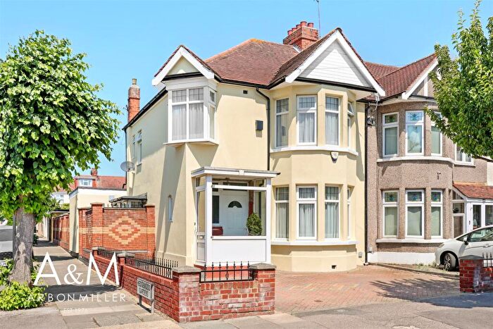 3 Bedroom House For Sale In Glenwood Gardens, Gants Hill, IG2