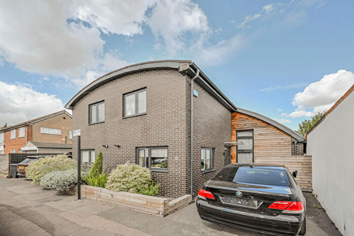 3 Bedroom Semi-Detached House For Sale In Cobham Road, Walthamstow, London, E17