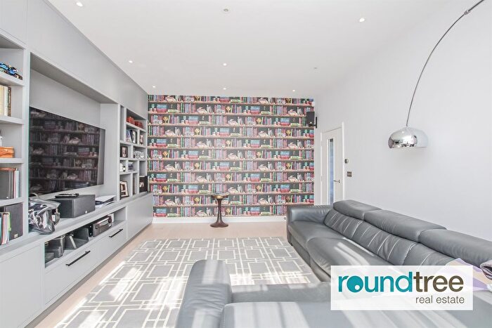 5 Bedroom Semi-Detached House To Rent In Stanhope Avenue, Finchley Central, N3