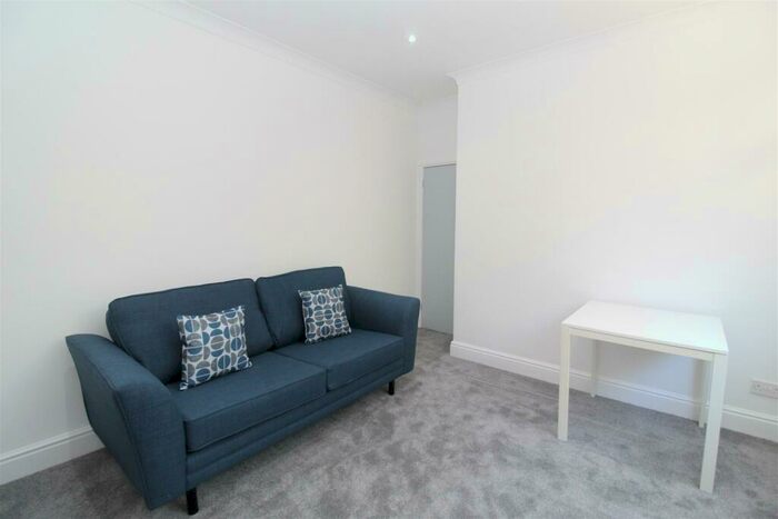 1 Bedroom Flat To Rent In Kimberly Road, Pen-Y-Lan, Cardiff, CF23