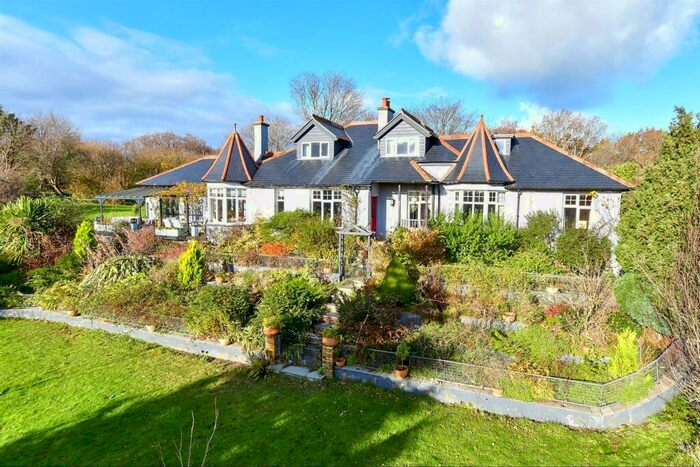 5 Bedroom Chalet For Sale In Scotland Common, Temple Ewell, Dover, Kent, CT16