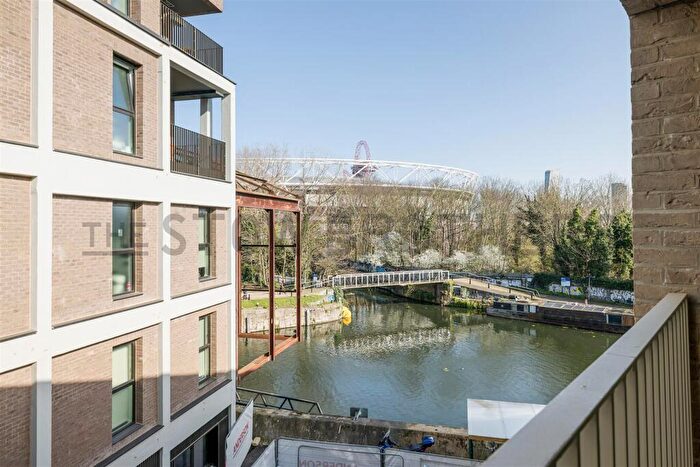 2 Bedroom Flat To Rent In Bridle House, Stables Yard, London, E3