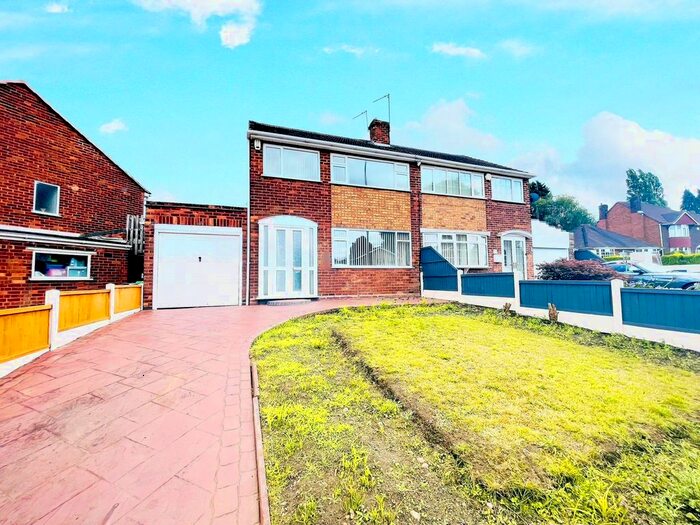 3 Bedroom Property To Rent In Walsall Road, West Bromwich, B71