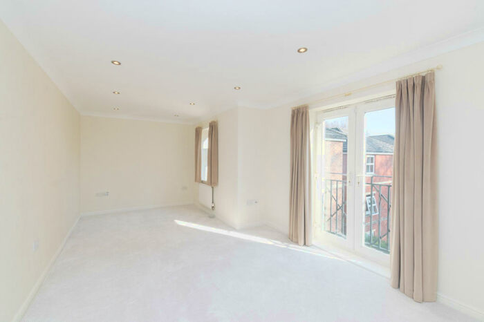 2 Bedroom Flat To Rent In Lawson Wood Court, Leeds, LS6