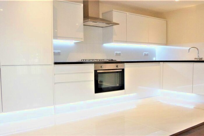 2 Bedroom Flat To Rent In Northwick Park Road, Harrow-On-The-Hill, Harrow, HA1