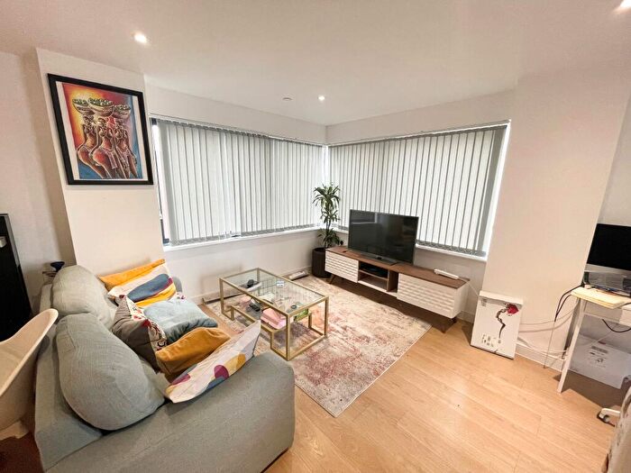 2 Bedroom Flat To Rent In The Hawkins Tower, Admirals Quay, Ocean Way, SO14