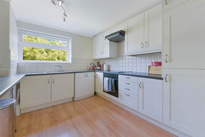 2 Bedroom Flat To Rent In Howard Court, Doods Park Road, Reigate, RH2