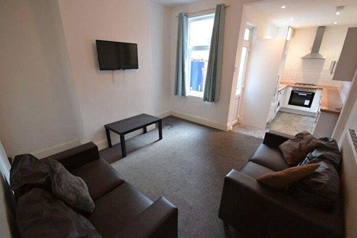 3 Bedroom Terraced House To Rent In Jarrom Street, Leicester, LE2