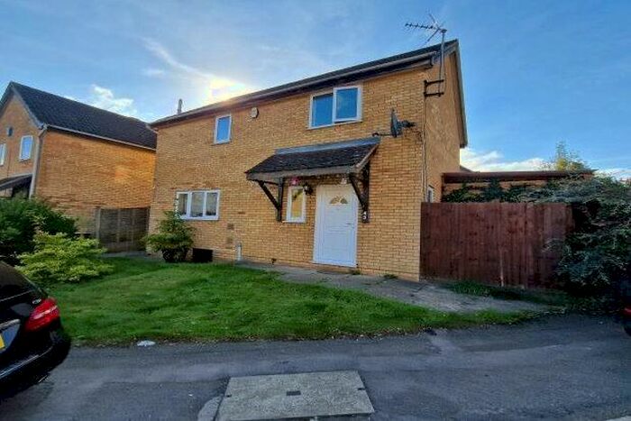 3 Bedroom Property To Rent In Lakeside Drive, Northampton, NN3